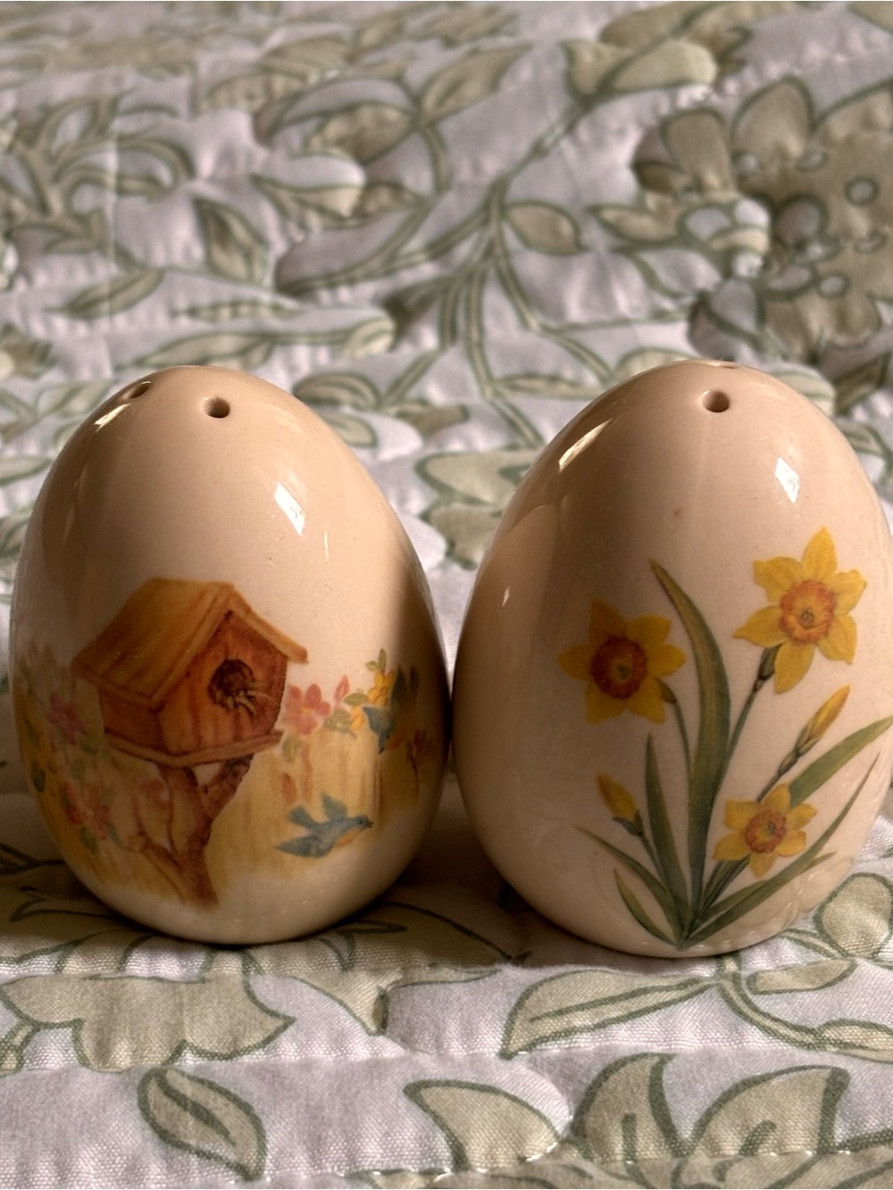 Vintage Egg Shaped Salt & Pepper Shakers flower & Birdhouse Flower Garden